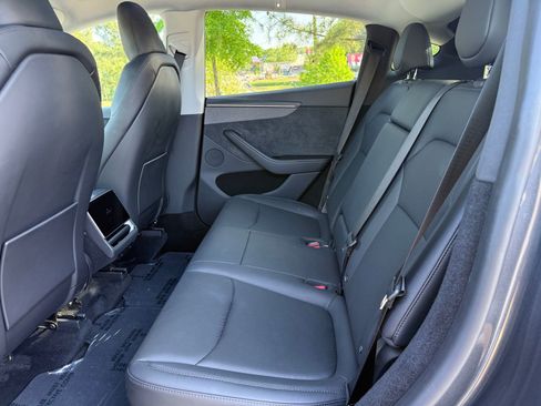 Used 2026 Tesla Model Y 2WD image 34
