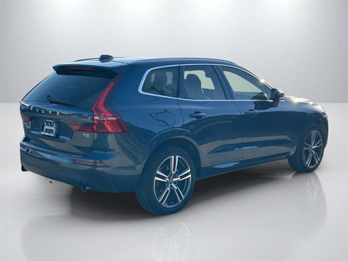 Used 2021 Volvo XC60 T5 Momentum w/ Protection Package Premier image 5