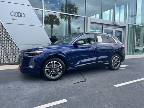 Certified 2025 Audi Q5 Prestige AWD/4WD image 3