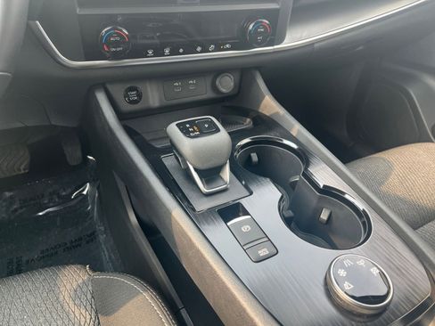 Used 2025 Nissan Rogue SV image 43