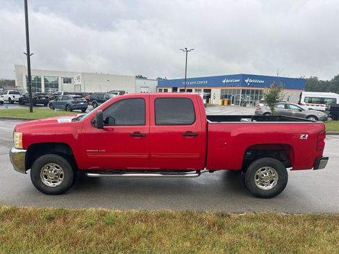 Used 2010 Chevrolet Silverado 2500 LT w/ Interior Plus Package AWD/4WD image 4