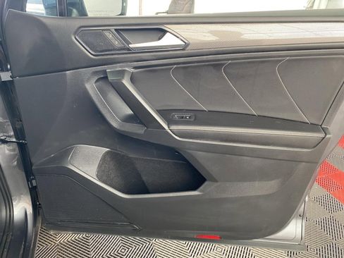 Used 2022 Volkswagen Tiguan SE image 7