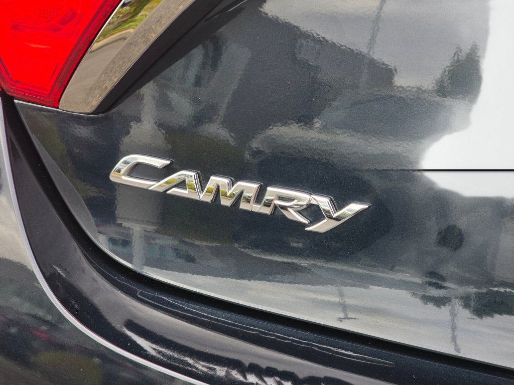Used 2017 Toyota Camry SE FWD image 32