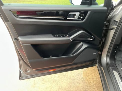 Used 2020 Porsche Cayenne image 10