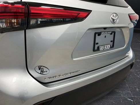 Used 2023 Toyota Highlander LE image 37