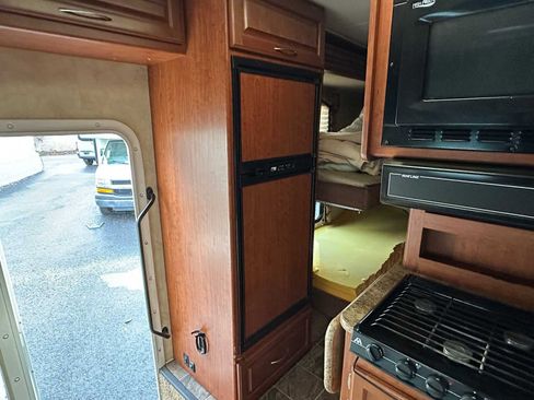 Used 2011 Ford E-450 and Econoline 450 Super Duty w/ Motorhome Prep Pkg image 20