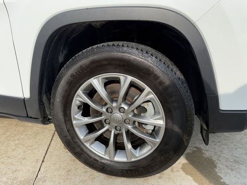 Used 2022 Jeep Cherokee Latitude Lux w/ Sun & Sound Group AWD/4WD image 38