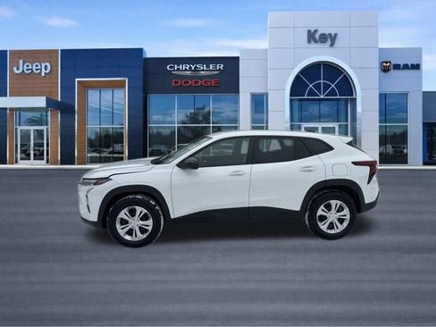 Used 2024 Chevrolet Trax LS image 2