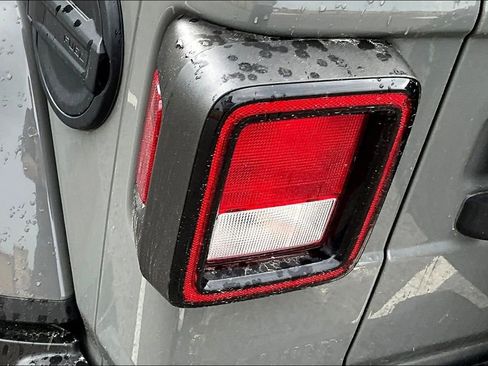 Used 2021 Jeep Wrangler Unlimited Sahara AWD/4WD image 22