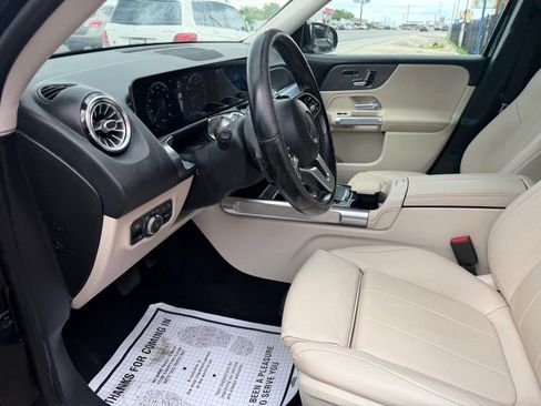 Used 2020 Mercedes-Benz GLB 250 w/ Premium Package image 39