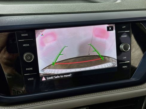 Used 2023 Volkswagen Taos SE w/ Panoramic Sunroof Package AWD/4WD image 2