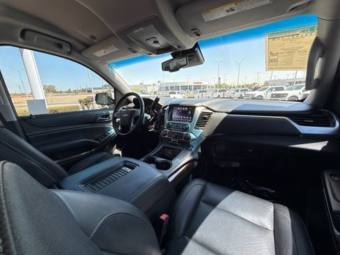 Used 2016 Chevrolet Suburban LT w/ Luxury Package RWD image 15