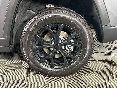 New 2026 Jeep Grand Cherokee Altitude image 17