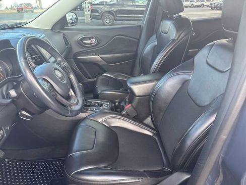 Used 2019 Jeep Cherokee Latitude Plus w/ Comfort/Convenience Group image 9