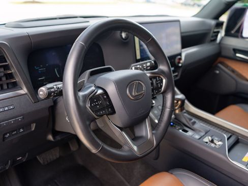 Used 2024 Lexus GX 550 w/ Accessory Package (Z1) AWD/4WD image 8