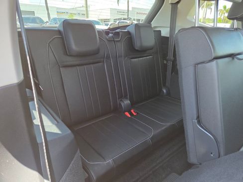 Used 2023 Volkswagen Tiguan SE FWD image 19