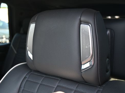 Used 2025 Cadillac Escalade V image 7