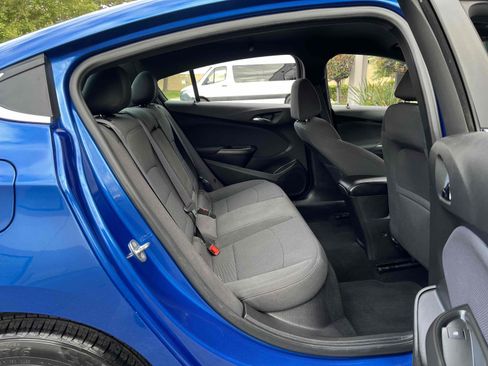 Used 2017 Chevrolet Cruze LT w/ Convenience Package FWD image 36