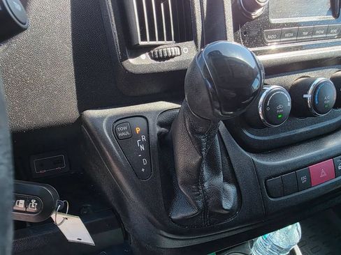 Used 2020 RAM ProMaster 2500 w/ Interior Convenience Group FWD image 17