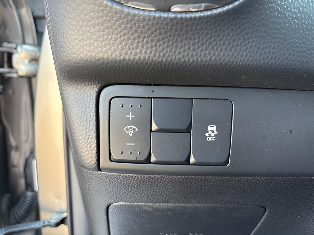 Used 2018 Kia Soul + FWD image 27