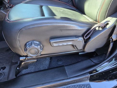 Used 2023 Jeep Wrangler Unlimited Rubicon image 19