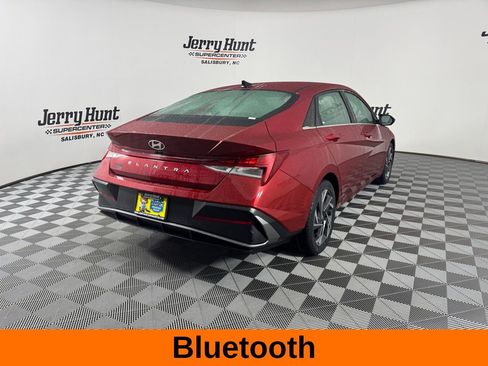 Used 2025 Hyundai Elantra SEL image 6