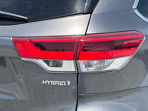 Used 2017 Toyota Highlander Limited w/ Carpet Mat Package AWD/4WD image 17