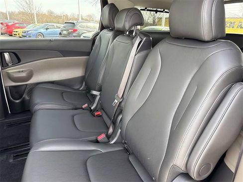 New 2026 Kia Carnival EX image 15