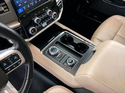 Used 2024 Ford Expedition Max XLT image 17