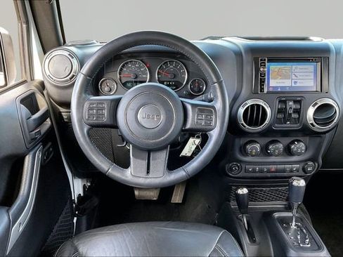 Used 2017 Jeep Wrangler Unlimited Rubicon w/ Connectivity Group image 8