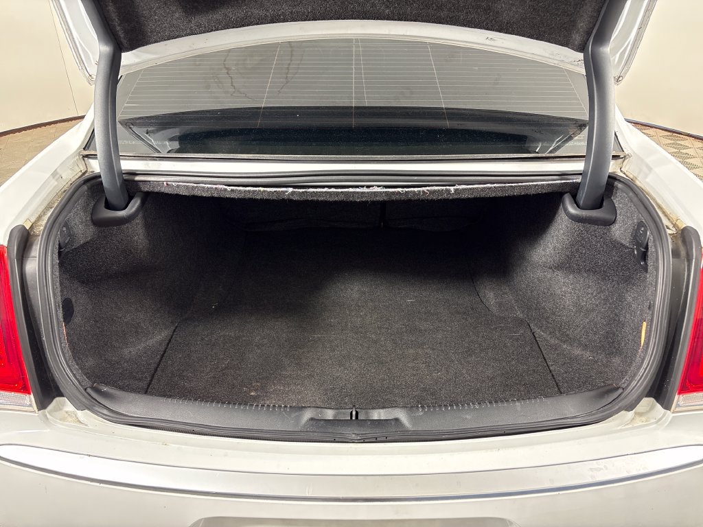Used 2018 Chrysler 300 Touring w/ Chrome Appearance Package RWD image 25
