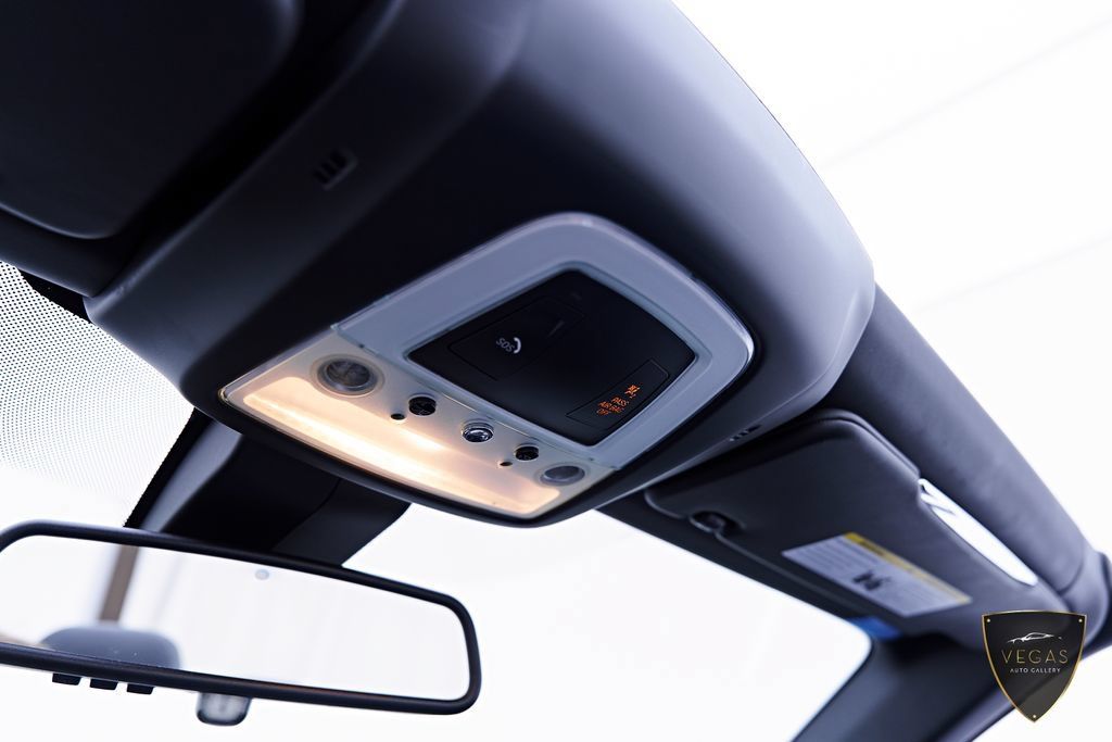 Used 2019 Rolls-Royce Dawn RWD image 91