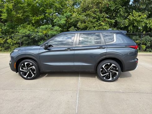 Used 2024 Mitsubishi Outlander SE AWD/4WD image 2