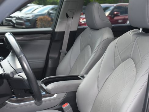 Used 2023 Toyota Highlander Platinum FWD image 13