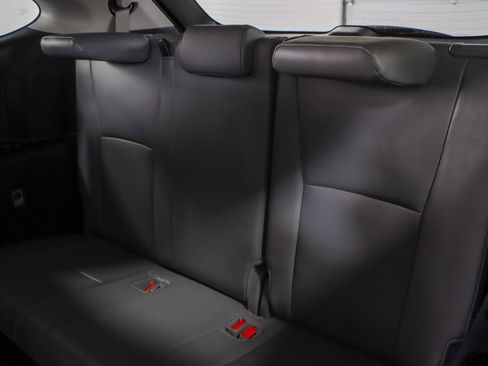 Used 2024 Toyota Highlander Limited FWD image 28