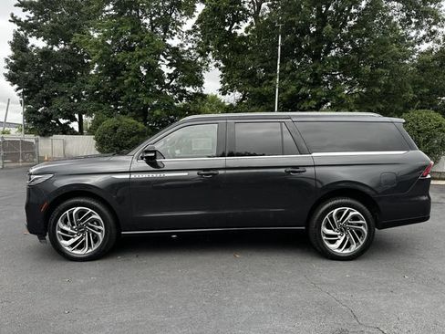 Certified 2025 Lincoln Navigator L Reserve AWD/4WD image 8