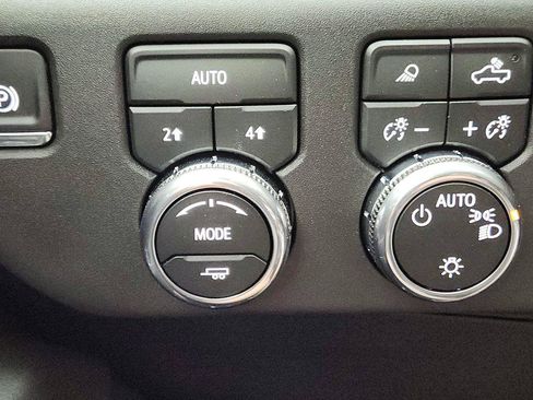 Used 2026 GMC Sierra 1500 SLE w/ Preferred Package AWD/4WD image 34