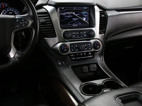 Used 2016 Chevrolet Suburban LT image 17