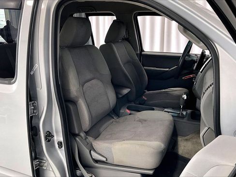 Used 2013 Nissan Frontier SV image 16