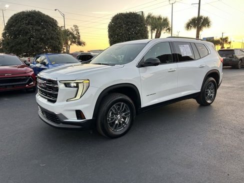 Certified 2025 GMC Acadia Elevation image 3