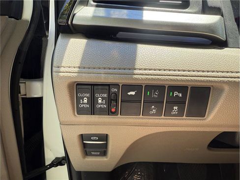 Used 2018 Honda Odyssey Elite image 16