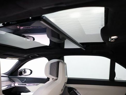 Used 2024 BMW 760i xDrive w/ Executive Package image 90