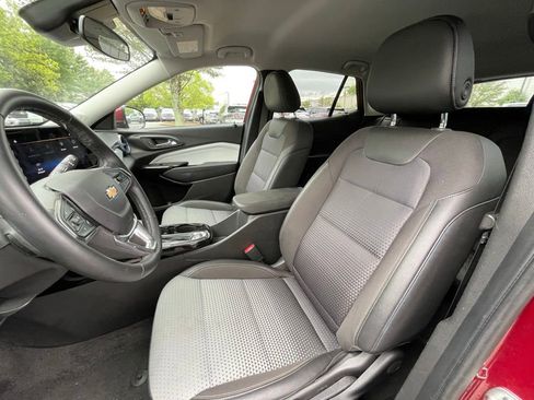 Used 2025 Chevrolet Trax LT w/ LT Convenience Package FWD image 23