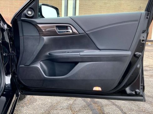 Used 2017 Honda Accord EX-L image 22