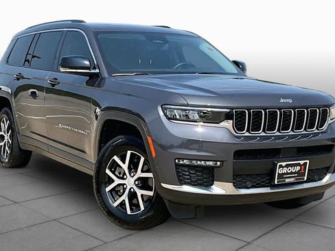 Used 2023 Jeep Grand Cherokee L Limited w/ Luxury Tech Group II AWD/4WD image 3