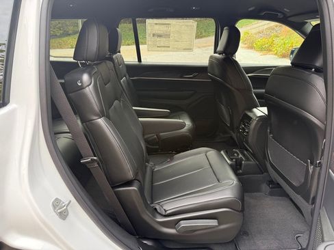 New 2025 Jeep Grand Cherokee L Limited image 24