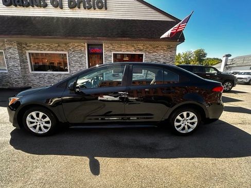 Used 2024 Toyota Corolla LE FWD image 4