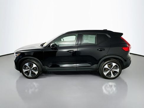 Used 2023 Volvo XC40 B5 Plus AWD/4WD image 4
