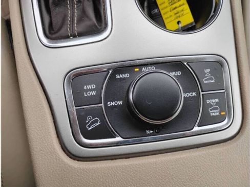 Used 2018 Jeep Grand Cherokee Overland AWD/4WD image 21