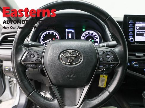 Used 2023 Toyota Camry SE image 10